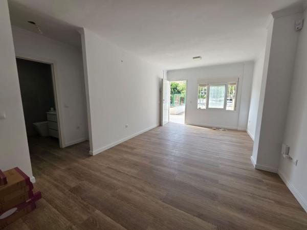 Продажа квартиры на Piso en Calle Piscis, Arroyo de la Miel, Benalmádena, Бенальмадена
thumbnail 2