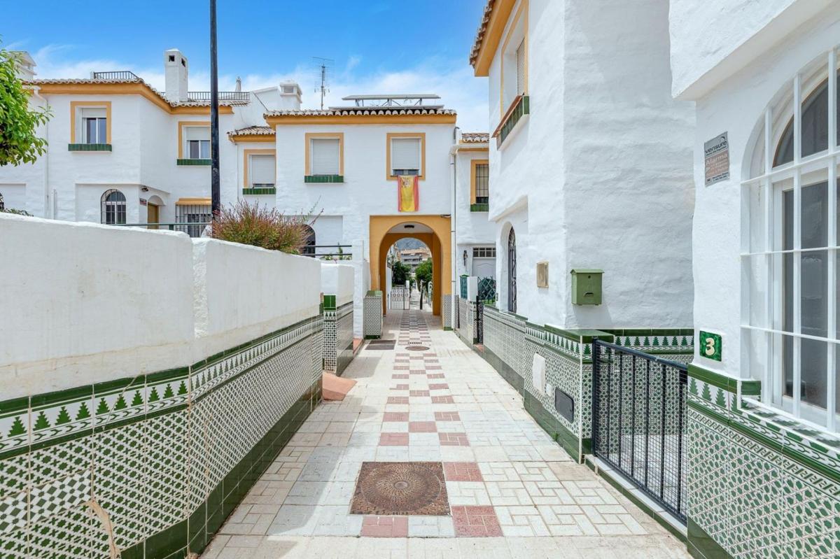 Venta de chalet adosado en Chalet adosado en Plaza Victoria Kent, 10, La Colina, Torremolinos , Torremolinos photo 4