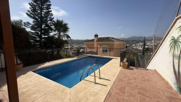 Частный шале на продаже в  Casa o chalet en Coin, Коин photo 2