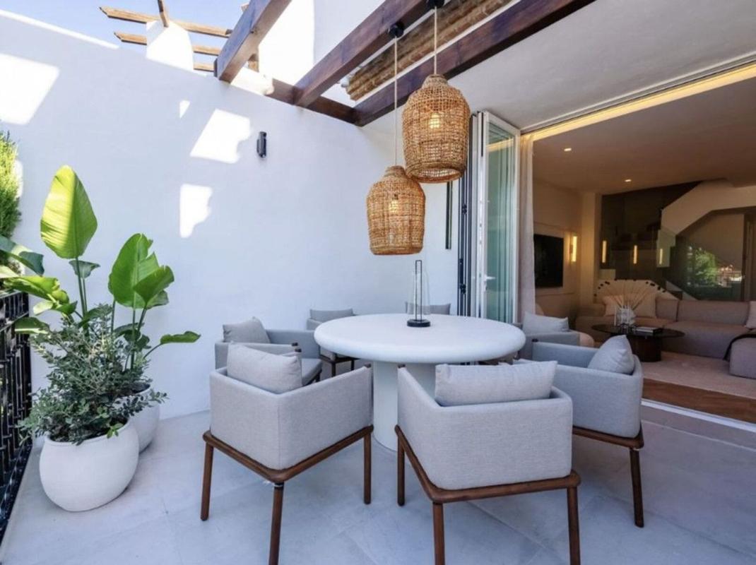 Venta de chalet adosado en Chalet adosado en Calle Pintor Losada, Lomas de Marbella Club, Marbella , Marbella photo 2