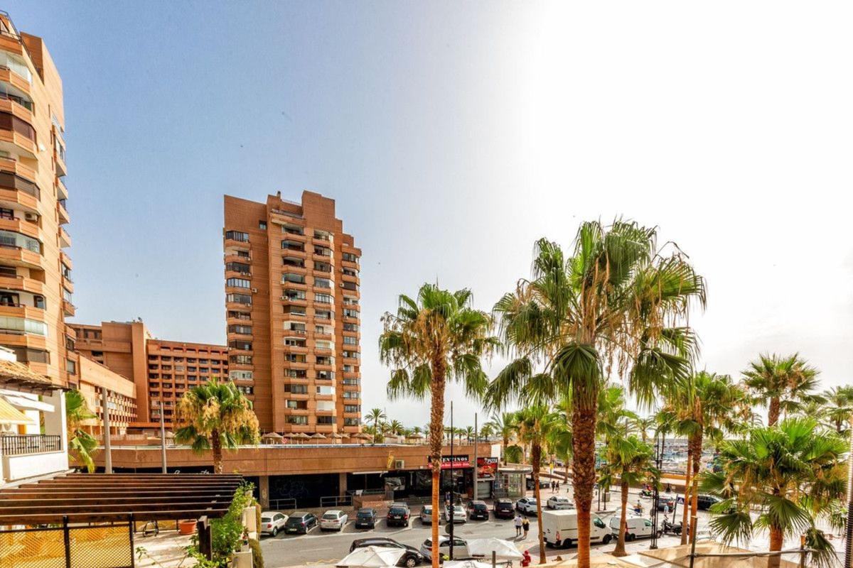 Sprzedaż mieszkania w Piso en Calle Antonio Sedeño Cantos, Zona Puerto Deportivo, Fuengirola, Fuengirola
 photo 2