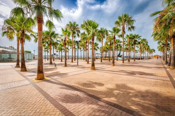 Venta de piso en Piso en Calle Antonio Sedeño Cantos, Zona Puerto Deportivo, Fuengirola, Fuengirola
 photo 4
