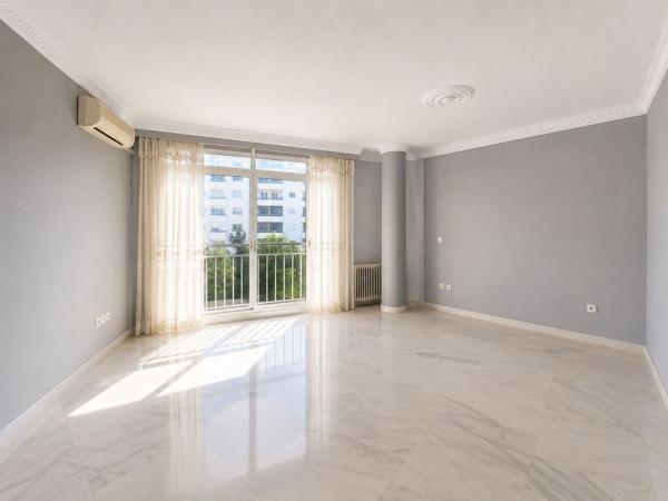 Venta de piso en Piso en Calle Alfredo Palma, La Puya - La Ermita, Marbella, Marbella
 photo 1