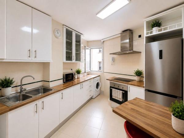 Venta de piso en Piso en Calle Alfredo Palma, La Puya - La Ermita, Marbella, Marbella
 photo 2