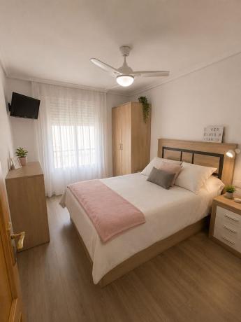 Chalet adosado en Calle Caruso, 21, Polígonos - Recinto Ferial, Málaga thumbnail 2