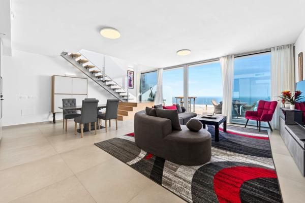 Дуплекс на продажу в Dúplex en Calle Rododendro, El Higuerón - Capellanía, Benalmádena, Бенальмадена photo 1