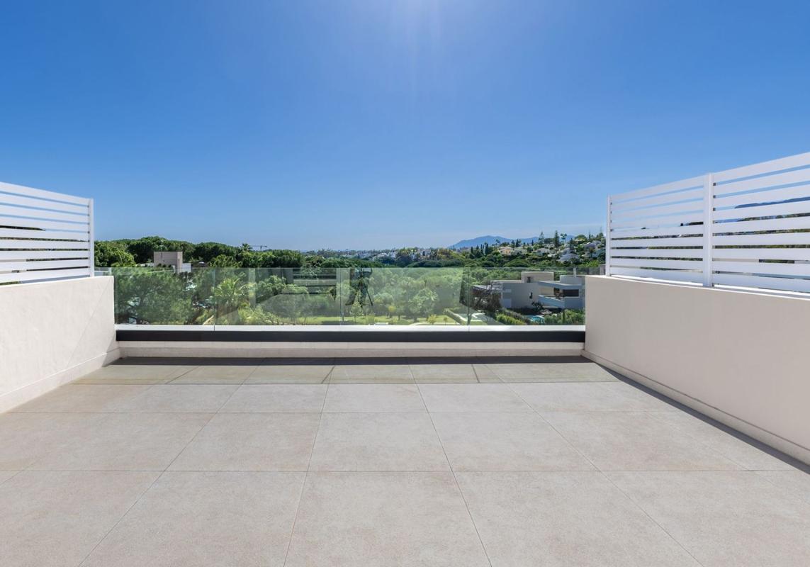 Venta de chalet adosado en Chalet adosado en Green Hills - Las Cumbres de Elviria, Marbella , Marbella photo 5