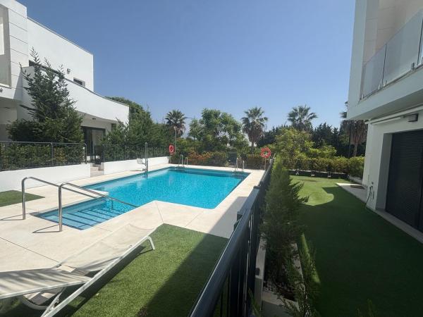 Chalet pareado en Calle Yerbabuena, 94 a, Bel-Air, Estepona photo 2
