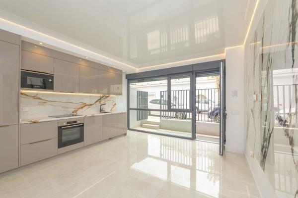Duplex en venta en Dúplex en Calle de la Luna, La Carihuela - Los Nidos, Torremolinos, Torremolinos photo 1