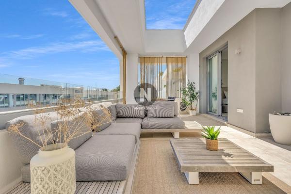 Penthouse for sale at Ático en Calle Monda, La Concha-Resina Golf, Estepona, Estepona thumbnail 3