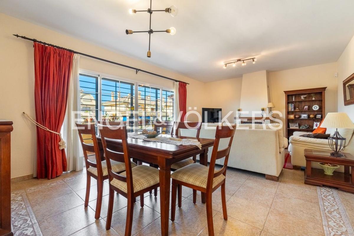 Venta de chalet independiente en Chalet pareado en Calle Ruperto Chapí, Capellanía - Retamar, Alhaurín de la Torre, Alhaurín de la Torre
photo 5