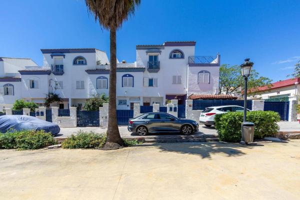 Chalet adosado en Avenida Virgen del Rocío, 41, San Pedro Pueblo, Marbella thumbnail 3