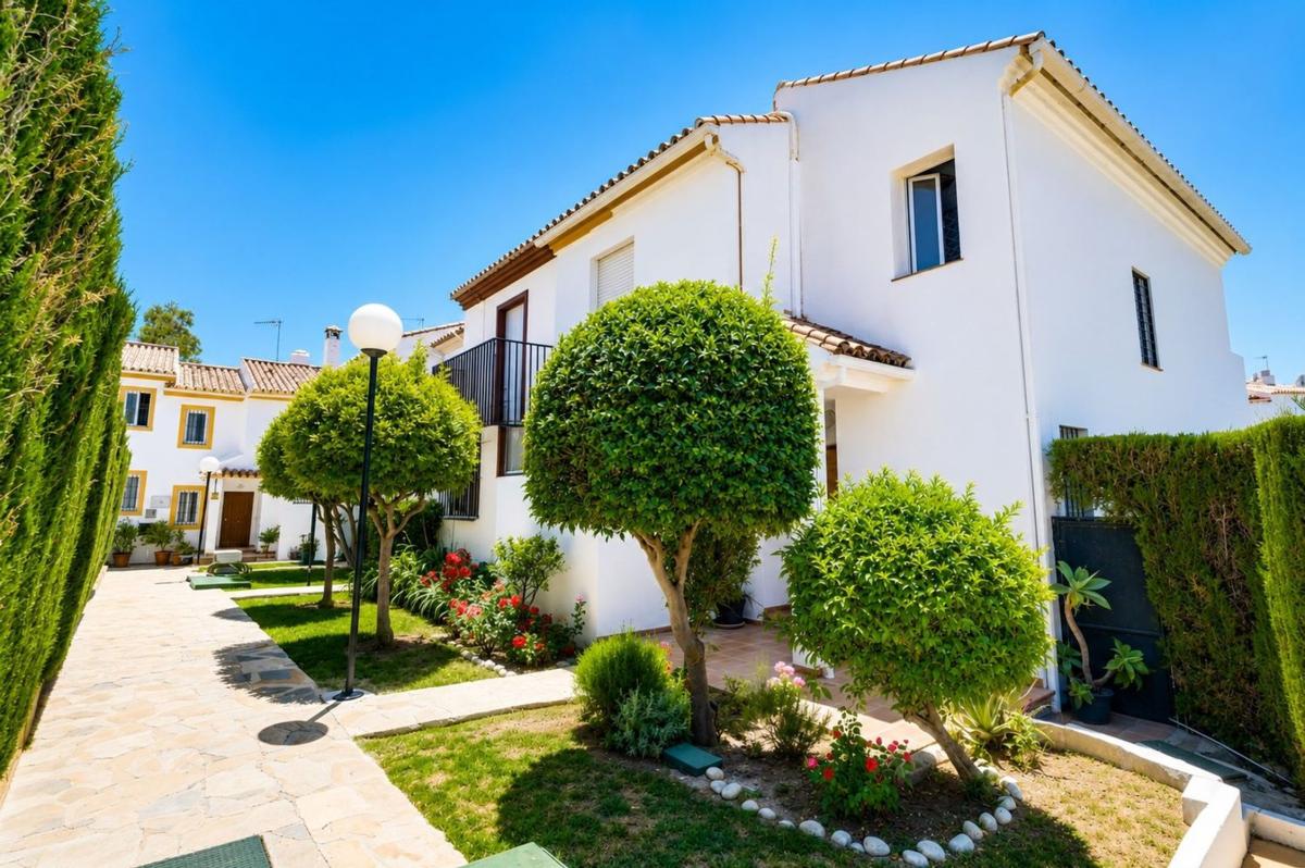 Venta de chalet adosado en Chalet adosado en Calle Nueva Atalaya, Nueva Atalaya, Estepona , Estepona photo 5