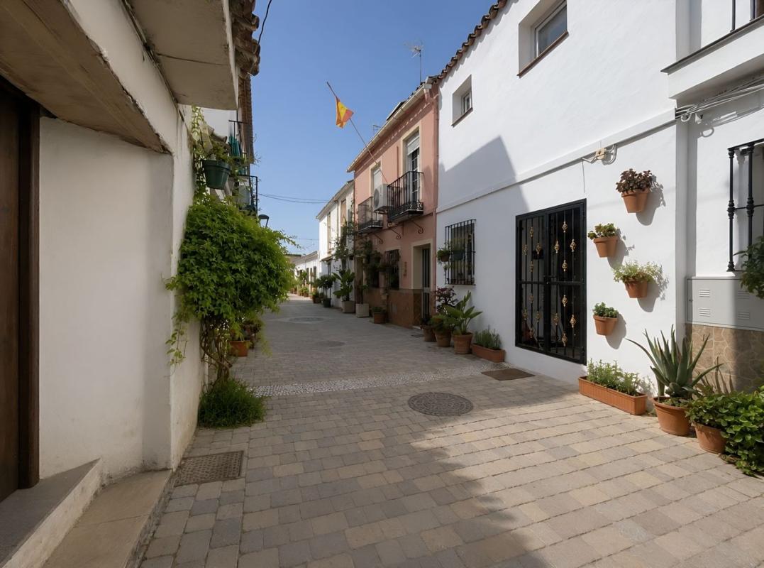 Sale of townhouse in Chalet adosado en Centro, Estepona , Estepona photo 2
