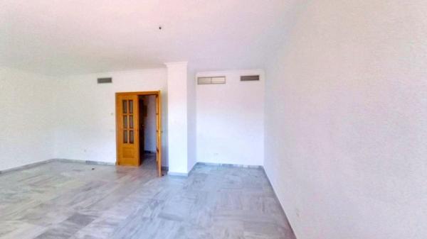 Продажа квартиры на Piso en Zona Centro Comercial Torrequebrada, Benalmádena, Бенальмадена
 photo 4