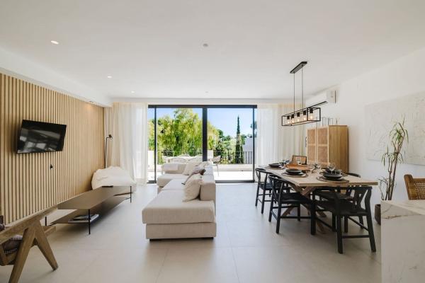Chalet pareado en Urbanización Los Pinos de Aloha, Aloha, Marbella photo 4