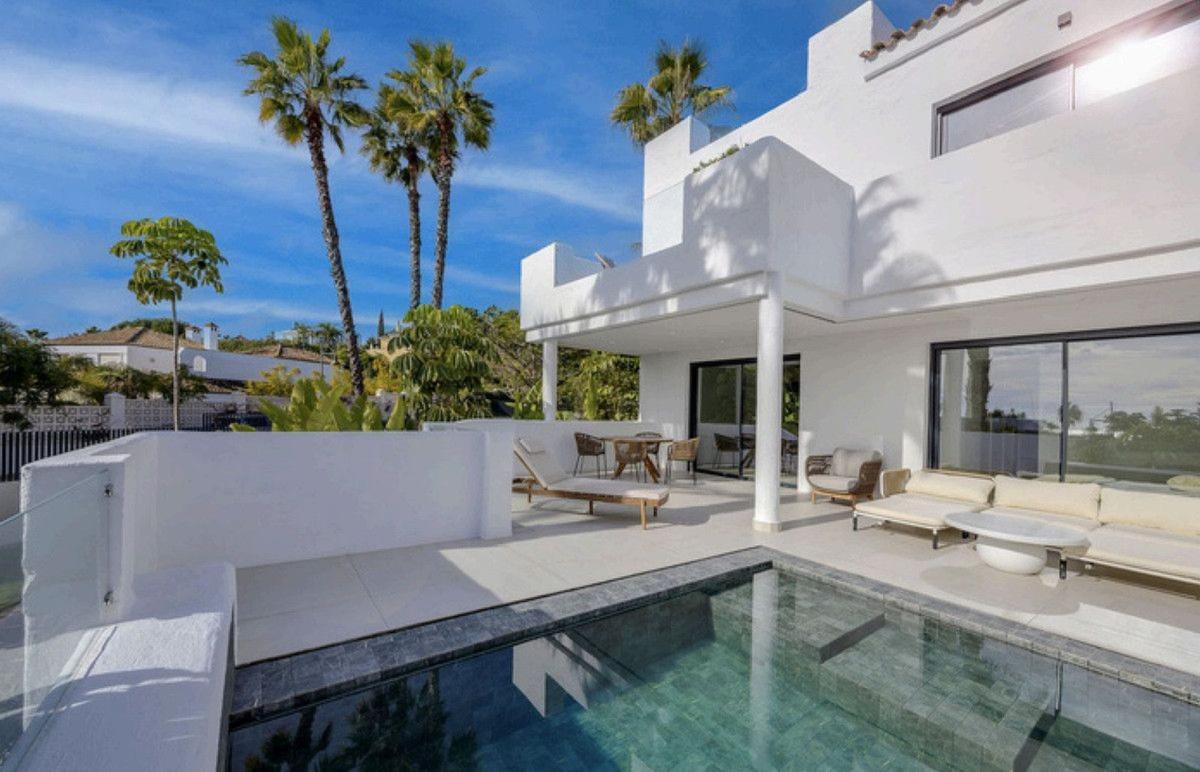 Venta de chalet adosado en Chalet adosado en Urbanizacion Benamara, Paraiso-Barronal, Estepona , Estepona photo 3