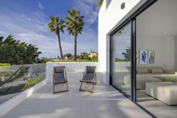 Аттик на продажу в  Ático en Urbanizacion Benamara, Paraiso-Barronal, Estepona, Эстепона photo 2