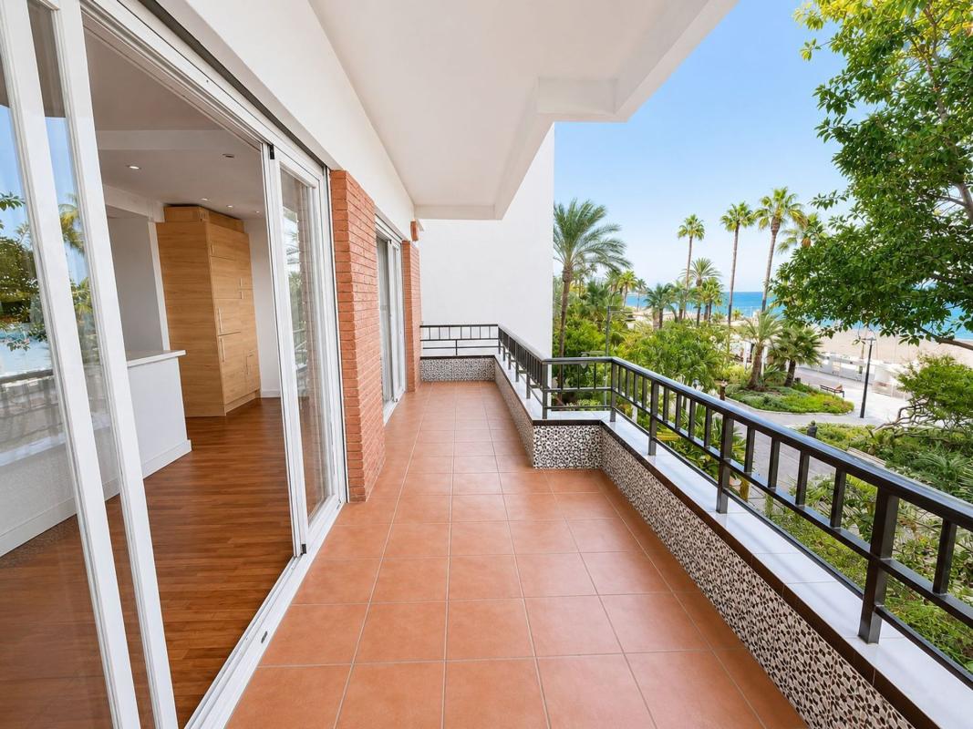 Venta de piso en Piso en Puerto de Estepona, Estepona, Estepona
photo 2