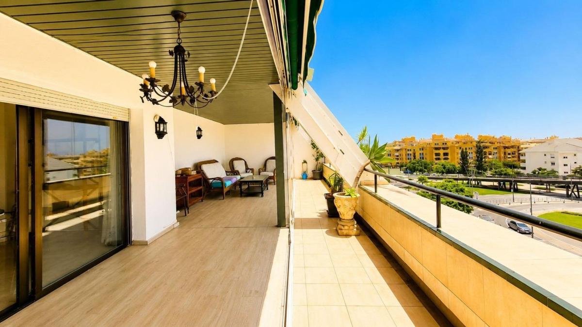 Venta de piso en Piso en Avenida Marqués del Duero, San Pedro Pueblo, Marbella, Marbella
 photo 2