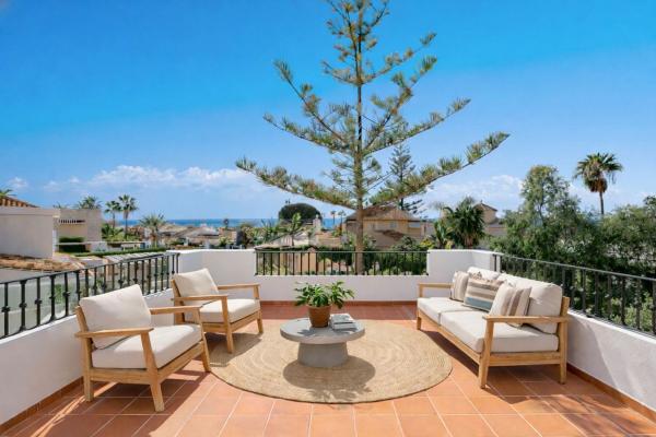 Casa o chalet independiente en Avenida Jacaranda, Las Chapas-Alicate Playa, Marbella photo 1