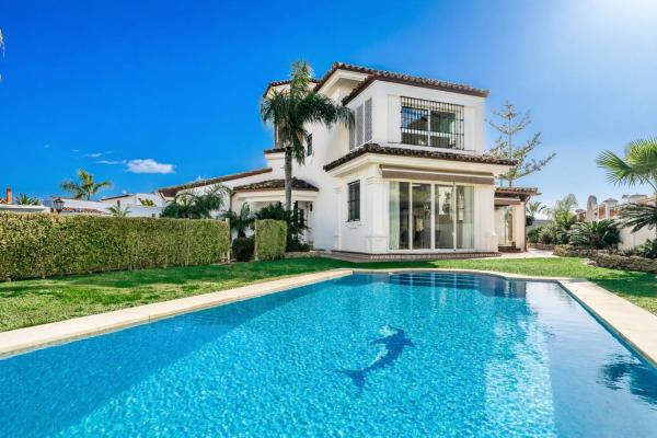 Casa o chalet independiente en Avenida Jacaranda, Las Chapas-Alicate Playa, Marbella thumbnail 2