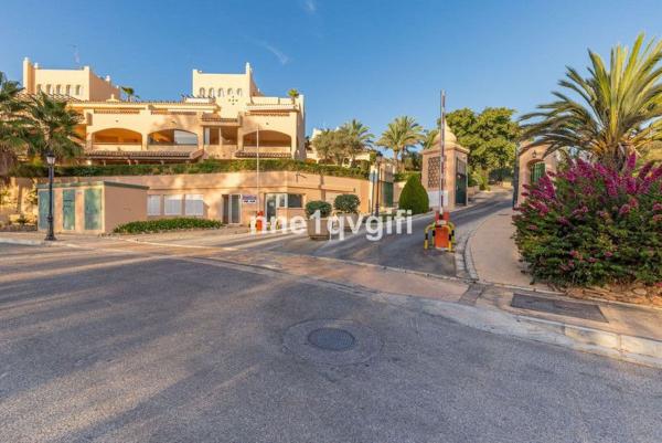 Duplex en venta en Dúplex en Urbanización Parque Elviria, 1, Green Hills - Las Cumbres de Elviria, Marbella, Marbella thumbnail 3