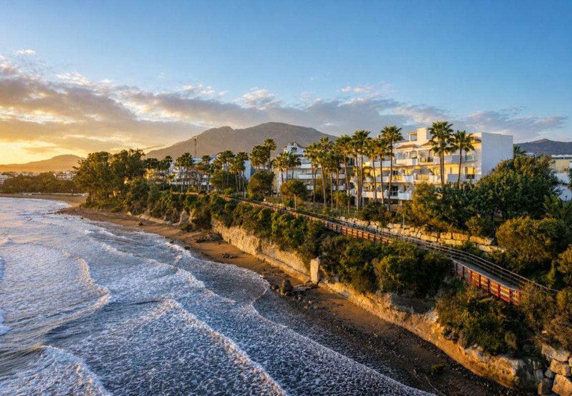 Venta de duplex en Dúplex en Urbanizacion Presidente Beach, 7, El Velerín, Estepona, Estepona photo 2