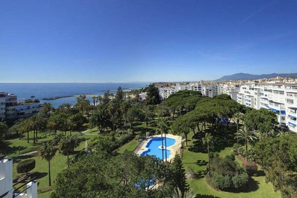 Duplex en venta en Dúplex en Urbanizacion a n Andalucia, 32, Puerto Banús, Marbella, Marbella photo 1