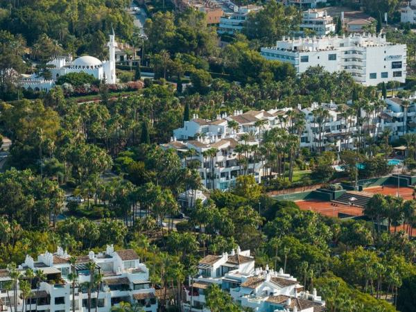 Duplex en venta en Dúplex en Conjunto Jardín Andaluz, 11, Puente Romano, Marbella, Marbella thumbnail 2