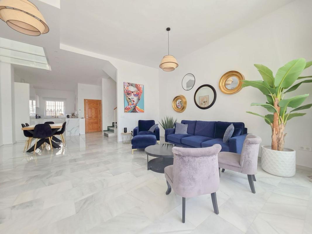 Продажа таунхауса в  Chalet adosado en Calle Estados Unidos, 5, Añoreta Golf - Paraíso del Sol, Rincón de la Victoria , Ринкон-де-ла-Виктория photo 2