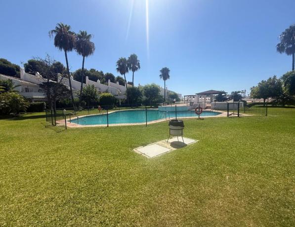 Chalet adosado en Calle Aloe, Bel-Air, Estepona thumbnail 2
