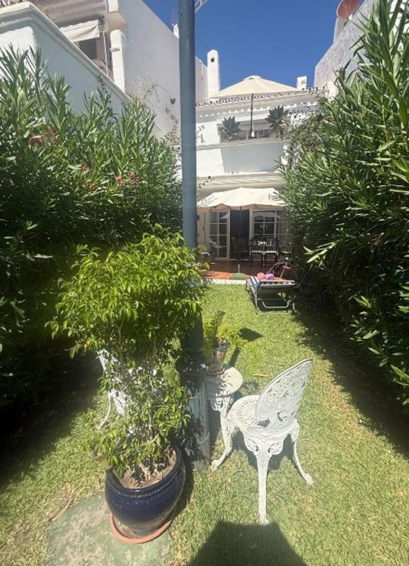 Sprzedaż szeregowego domku w Chalet adosado en Calle Aloe, Bel-Air, Estepona , Estepona photo 3