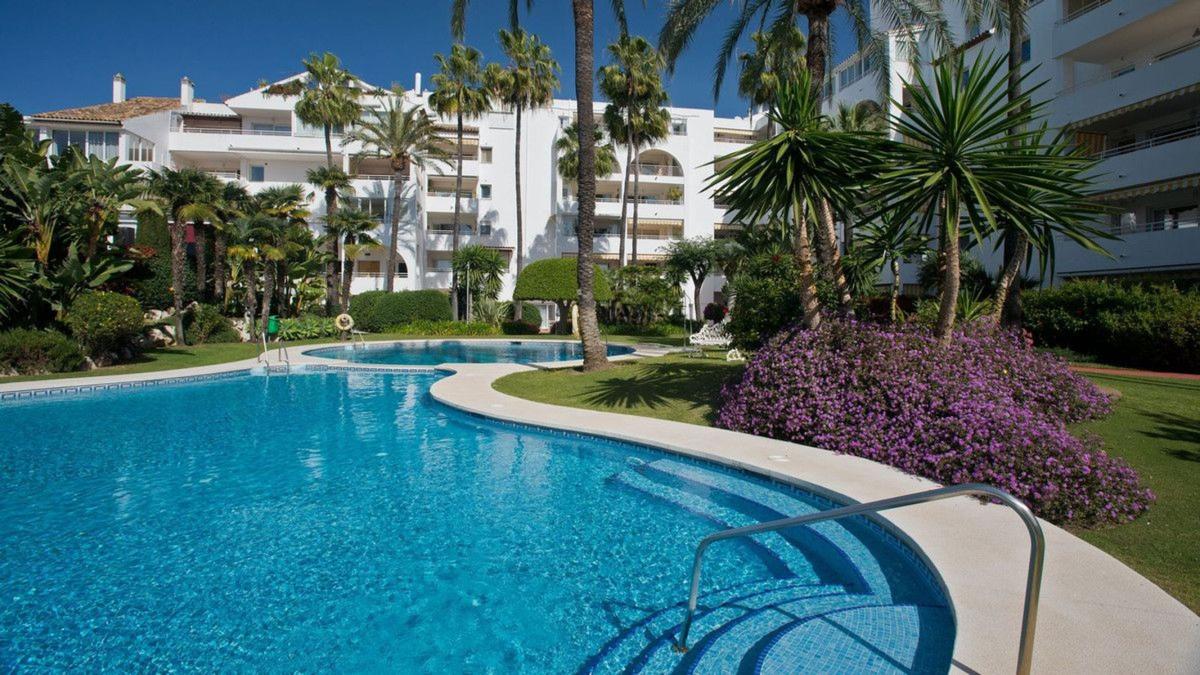 Venta de piso en Piso en Avenida Pernet, 26, Nueva Atalaya, Estepona, Estepona
photo 2