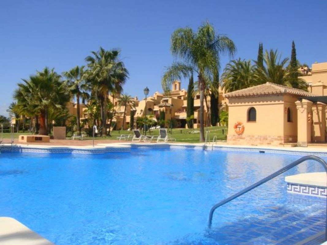 Sale of apartment in Piso en Urbanizacion Cartuja del Golf, 12, Benatalaya, Estepona, Estepona
 photo 2