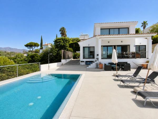 Casa o chalet independiente en Calle del Alcornoque, Las Lomas, Estepona photo 1