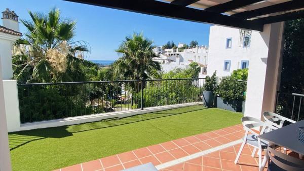 Venta de piso en Piso en Calle Algarrobo, 1, El Paraíso, Benahavís, Benahavís
photo 1