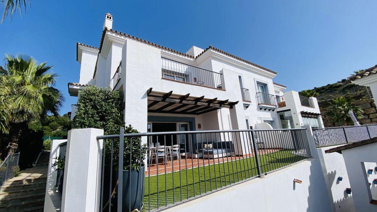 Venta de piso en Piso en Calle Algarrobo, 1, El Paraíso, Benahavís, Benahavís
photo 3