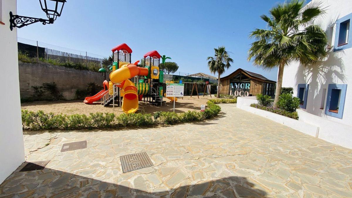 Venta de piso en Piso en Calle Algarrobo, 1, El Paraíso, Benahavís, Benahavís
photo 4