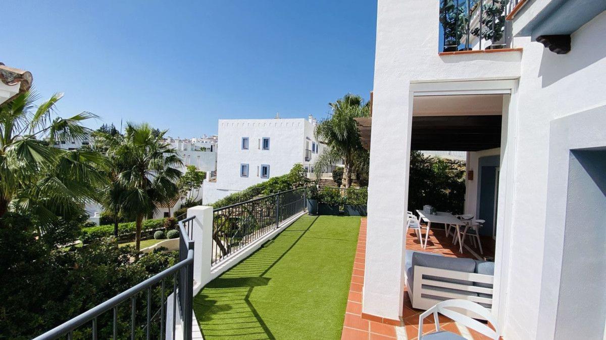 Venta de piso en Piso en Calle Algarrobo, 1, El Paraíso, Benahavís, Benahavís
photo 5