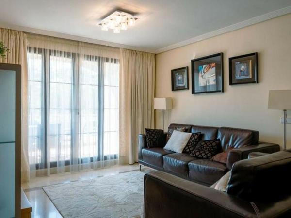 Venta de piso en Piso en Urbanizacion Torre Esteril, Los Arqueros-Puerto del Almendro, Benahavís, Benahavís
 photo 4
