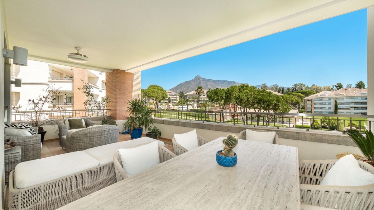 Sprzedaż mieszkania w Piso en Urbanizacion Villa Parra Palomeras, Las Lomas de Río Verde, Marbella, Marbella
photo 2