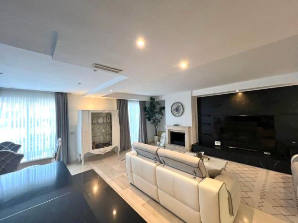 Duplex en venta en Dúplex en Calle Auriga, 49, Los Naranjos, Marbella, Marbella photo 4