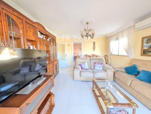 Venta de piso en Piso en Calle Ramos Puente, Loma de los Riscos, Torremolinos, Torremolinos
thumbnail 3