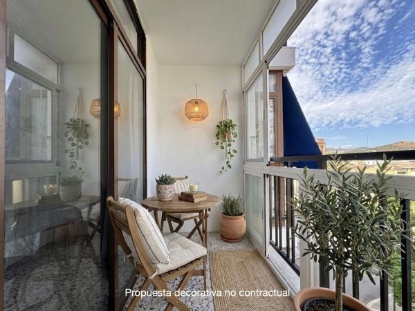 Venta de piso en Piso en Plaza de Bailén, 5, Los Castillejos - La Trinidad, Málaga, Málaga
photo 1