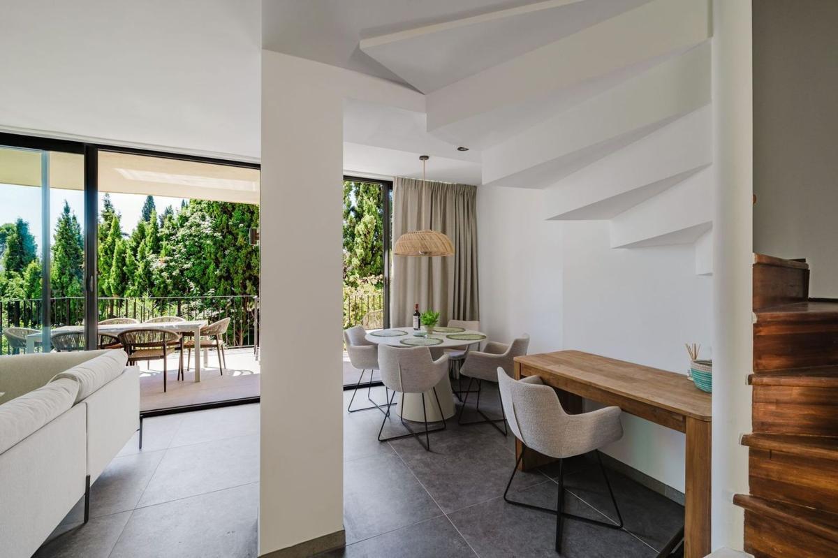 Sprzedaż niezależnego domku jednorodzinnego w  Chalet pareado en Urbanización Los Pinos de Aloha, Aloha, Marbella, Marbella photo 5