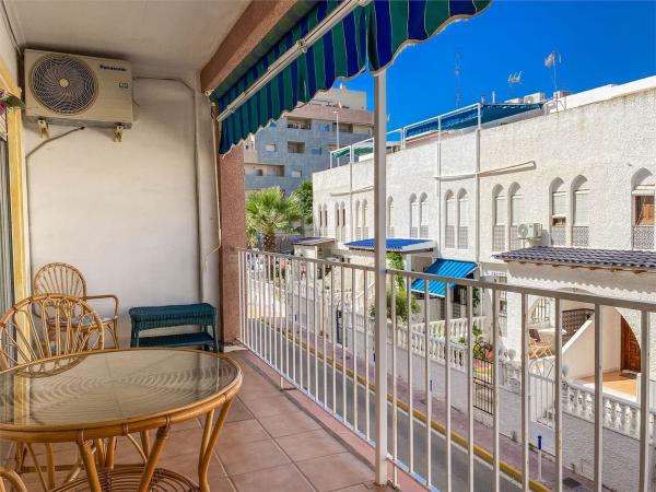 Venta de piso en Piso en Calle el Mabre, Gaspar Perrelló, Torrevieja, Torrevieja
photo 1