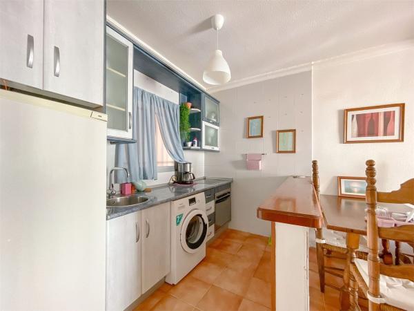Venta de piso en Piso en Calle el Mabre, Gaspar Perrelló, Torrevieja, Torrevieja
thumbnail 3