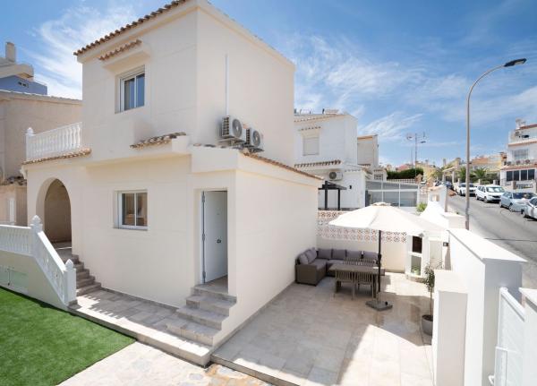 Chalet adosado en Calle Aquiles, Torreblanca, Torrevieja photo 1