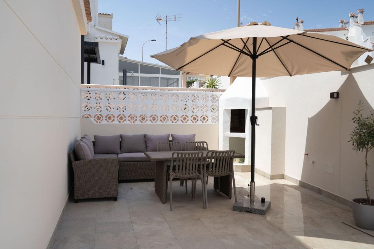Venta de chalet adosado en Chalet adosado en Calle Aquiles, Torreblanca, Torrevieja , Torrevieja photo 4